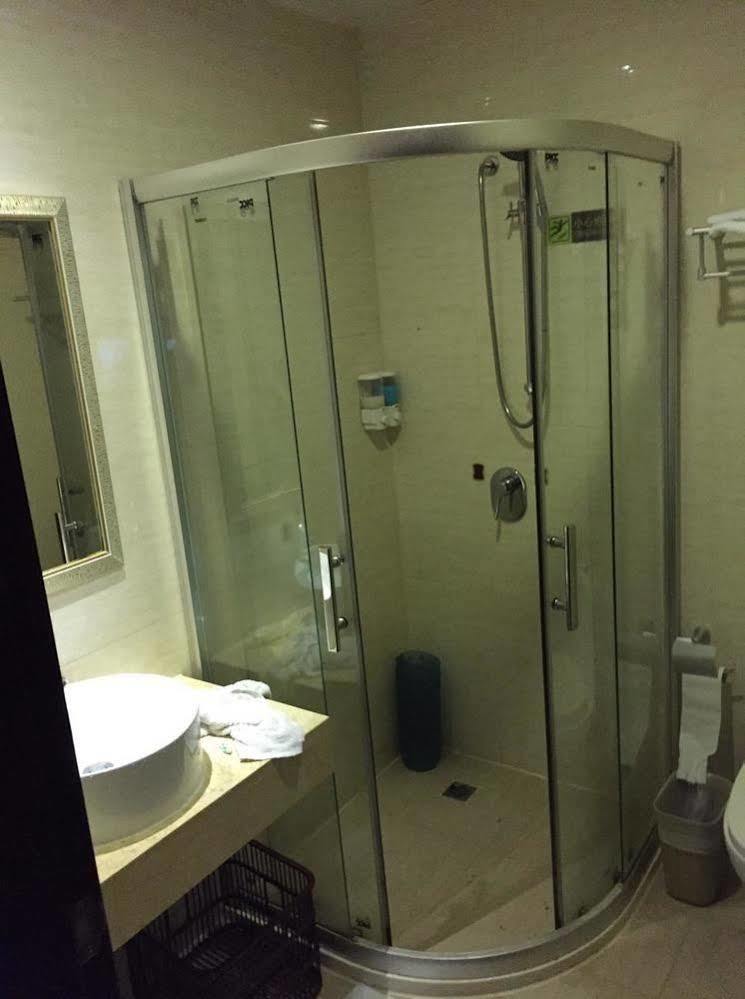 Vienna Hotel Shenzhen Railway Station 외부 사진